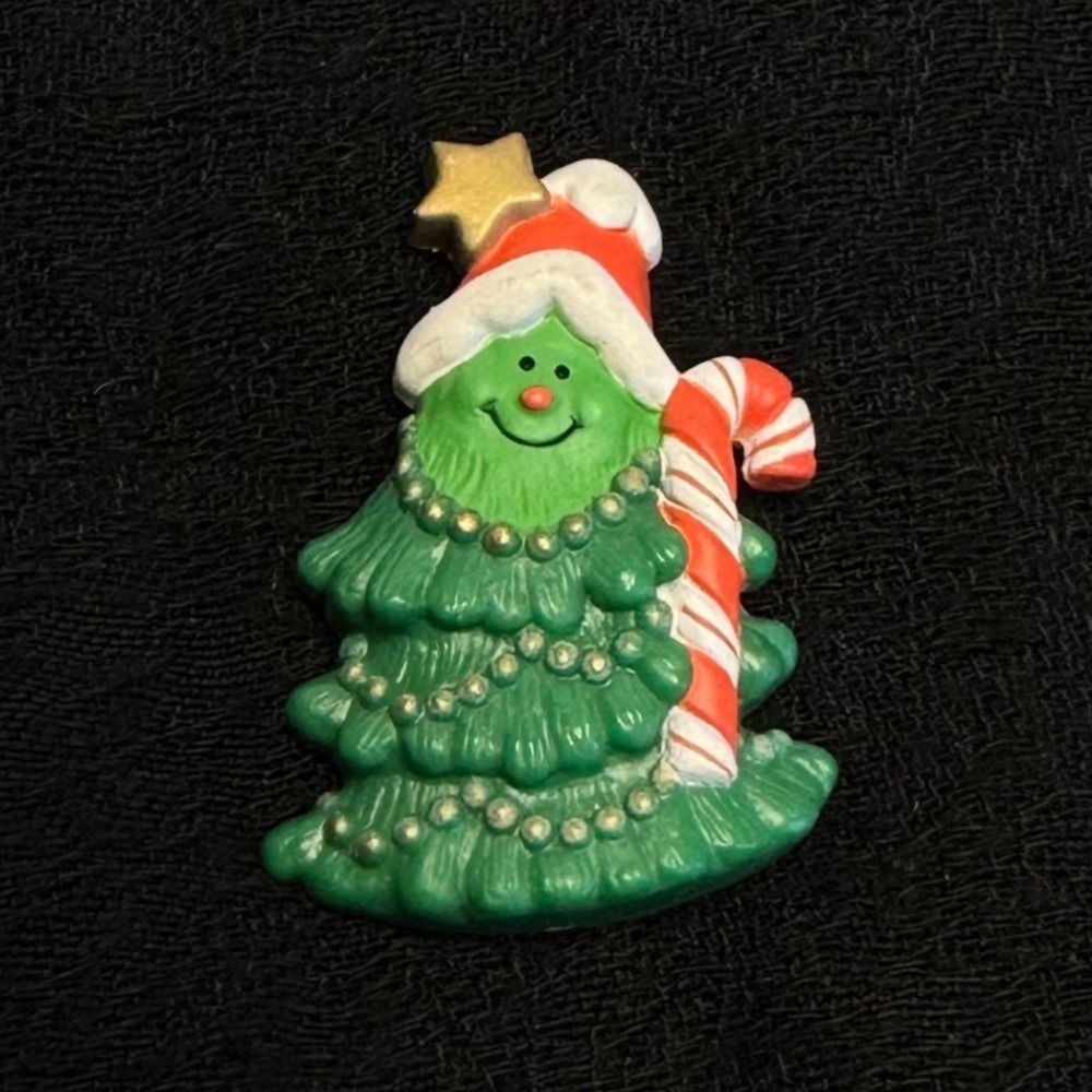 Hallmark Anthropomorphic Tree Brooch Christmas Candy Cane Santa Hat Pin - Picture 5 of 5